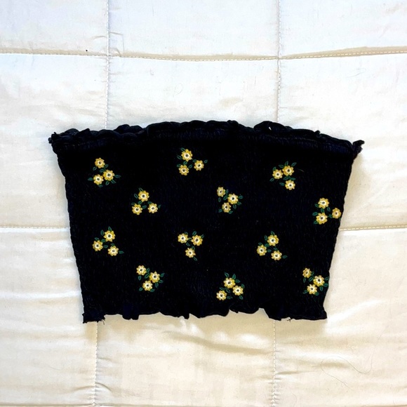 H&m Sleeveless Crop Top With Flower Pattern Black *$5 IF BUNDLED W/ANOTHER ITEM* - Picture 2 of 4